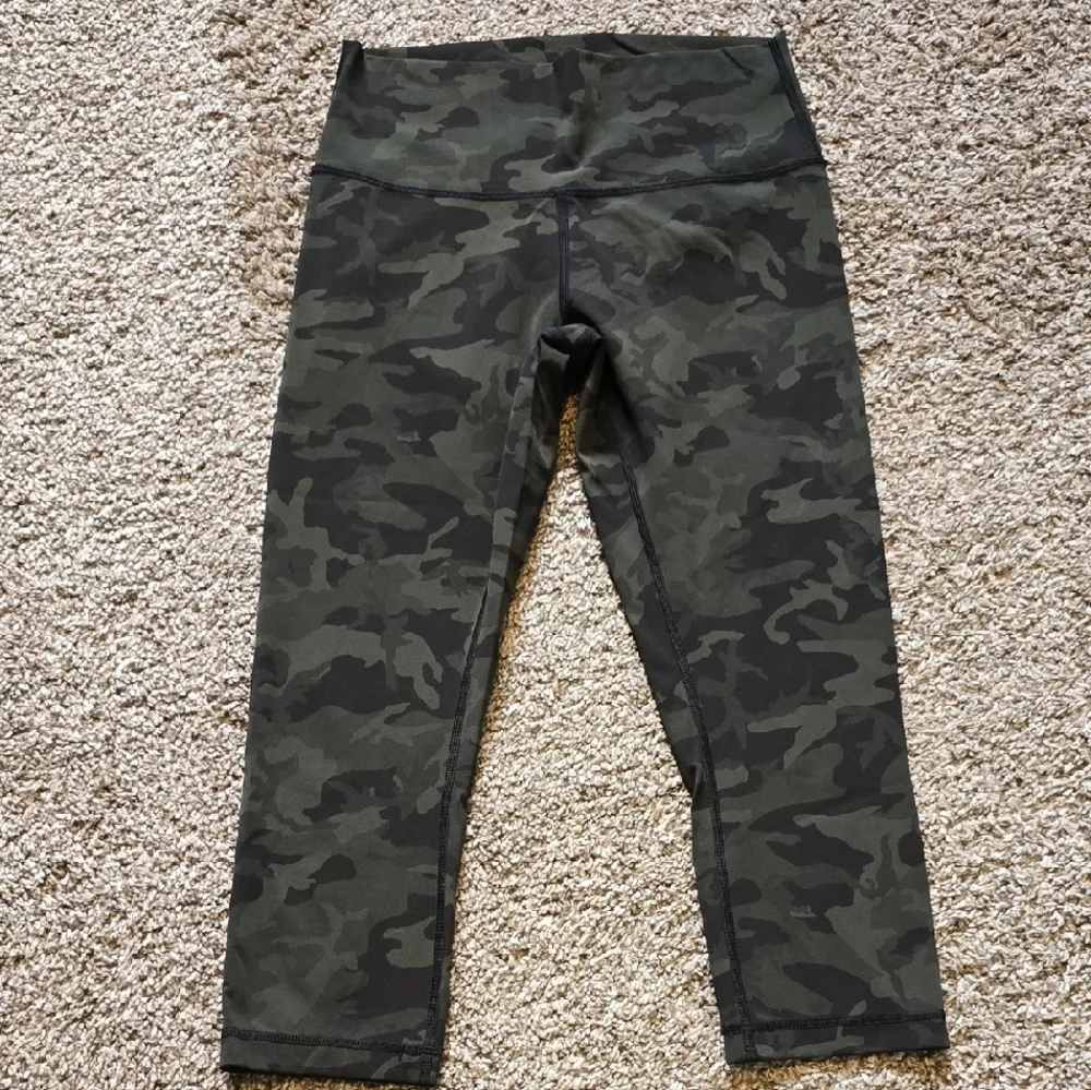 lululemon athletica Align Hi Rise Crop - Picture 5 of 6